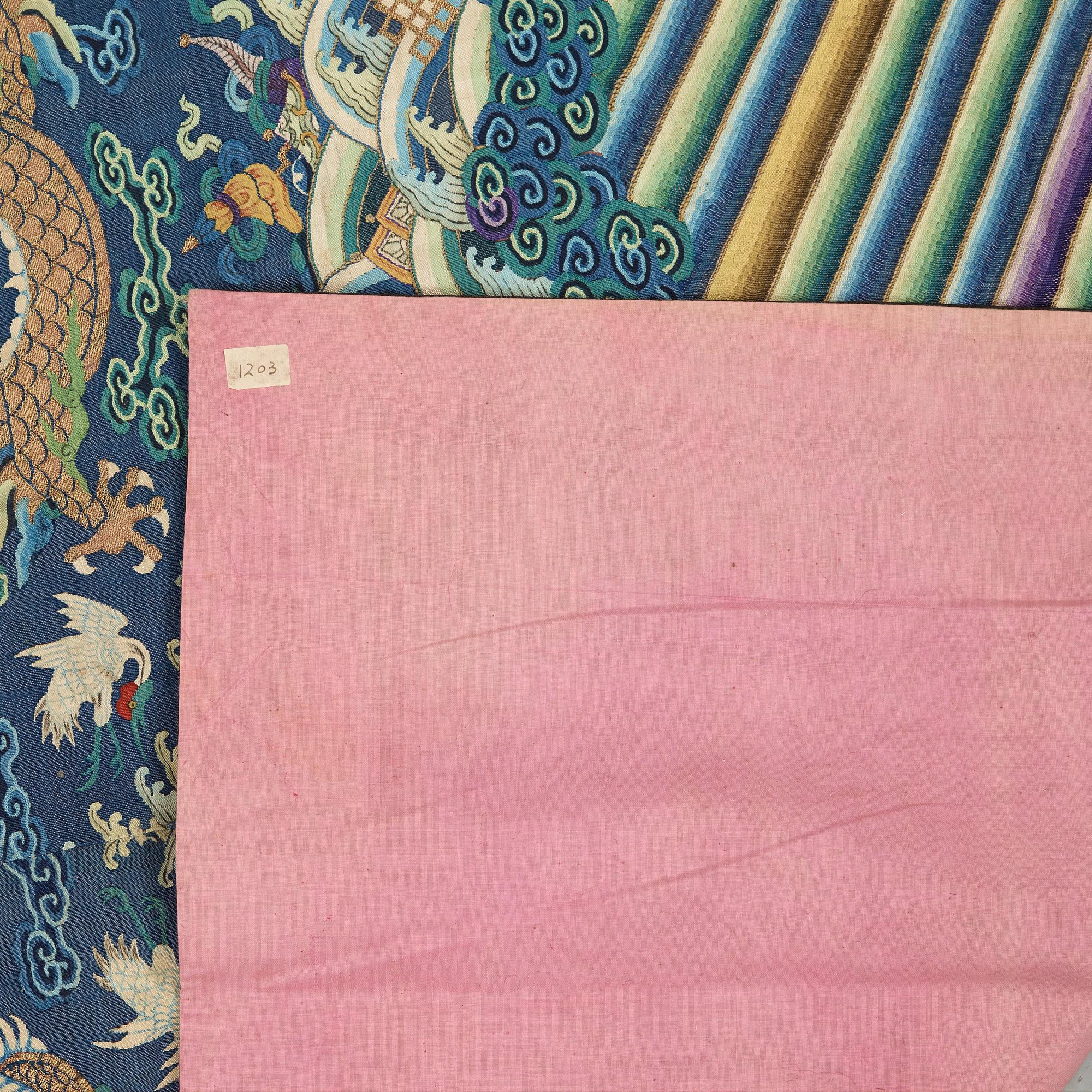 ANTIK KESIVÄVNAD (Kossu). Kina sen Qing. 185,5 x 83,5 cm.