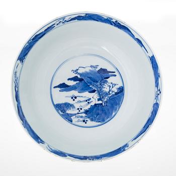 A blue and white bowl, Qing dynasty, 19th Century China.