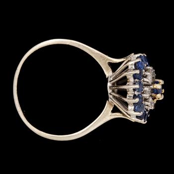 A blue sapphire and diamond ring, tot. app. 0.25 cts.