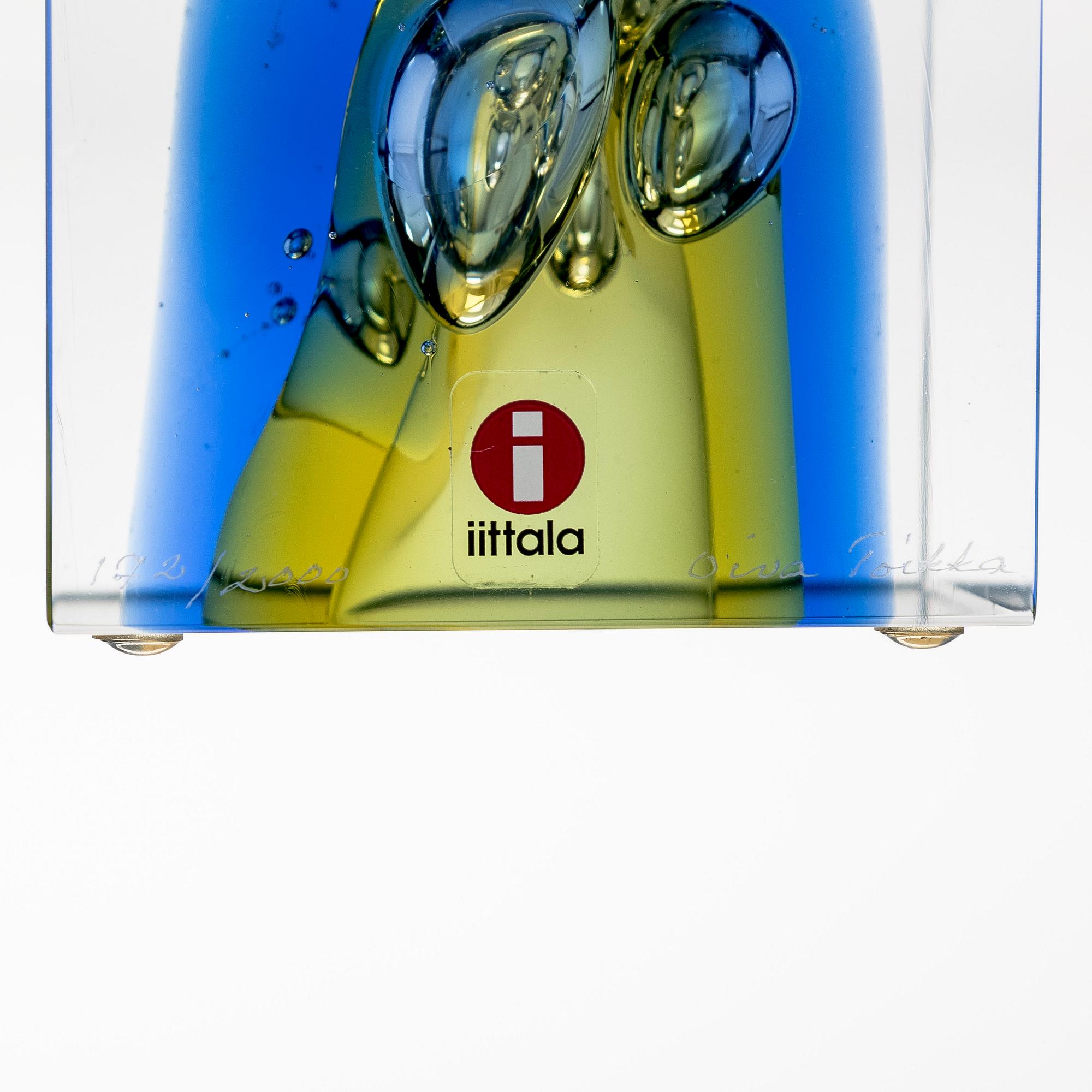 Oiva Toikka, an annual glass cube, signed Oiva Toikka Nuutajärvi 2007, 172/2000.