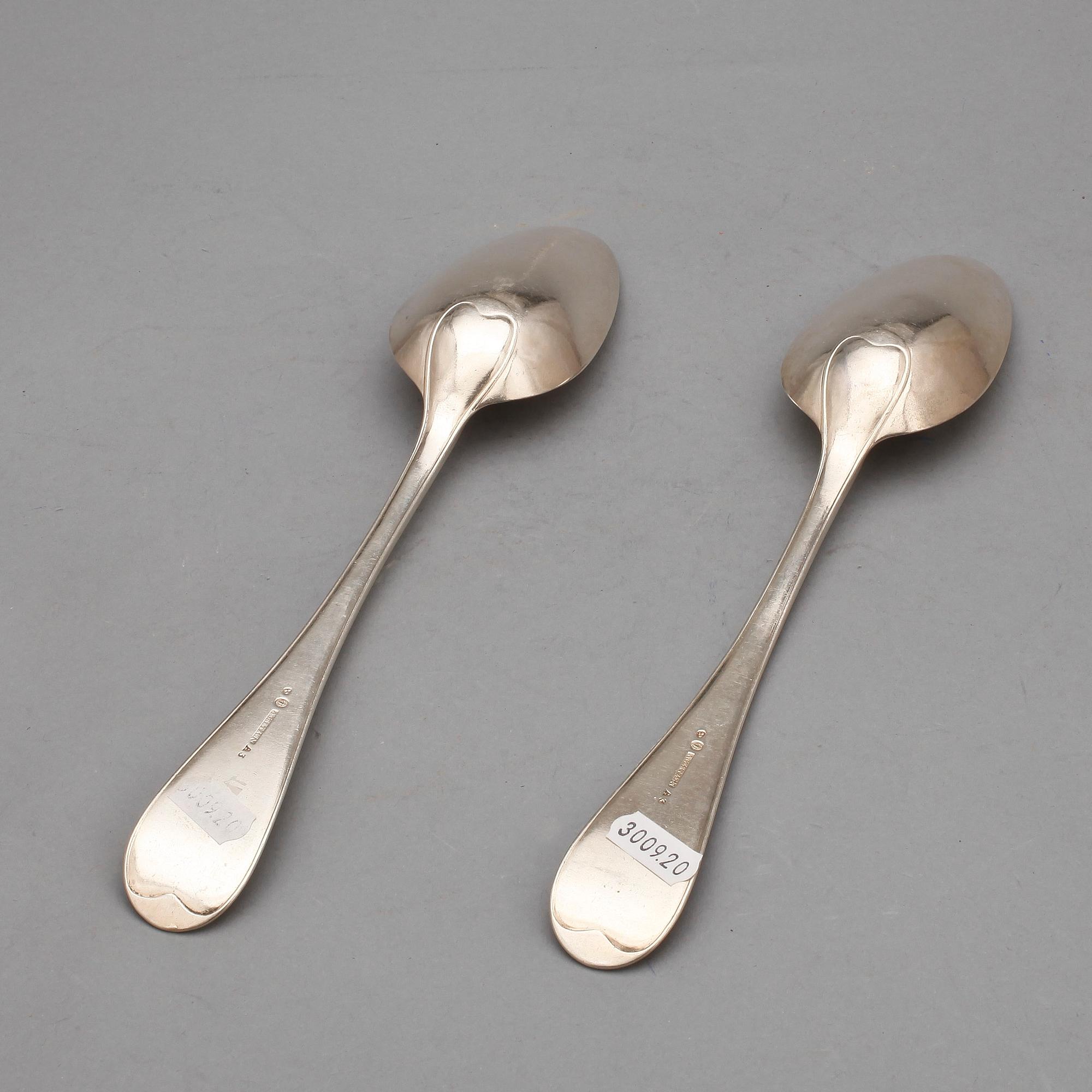 RAGUSKEDAR, ett par, silver, Abraham Gertzen, Landskrona 1807. Vikt ca 265g.