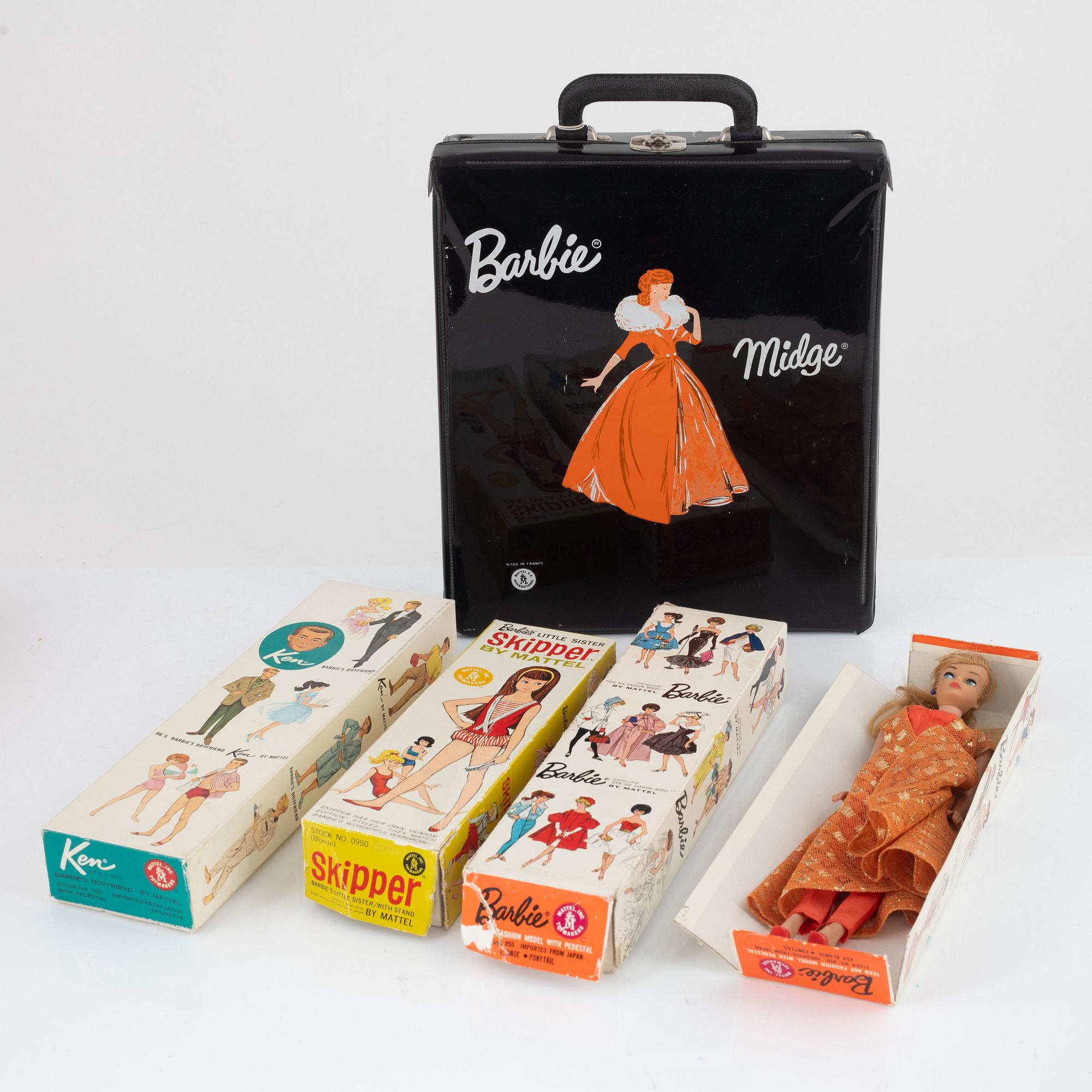 Barbie, 4 dockor samt garderob med kläder och tillbehör, Mattel, 1960-tal.