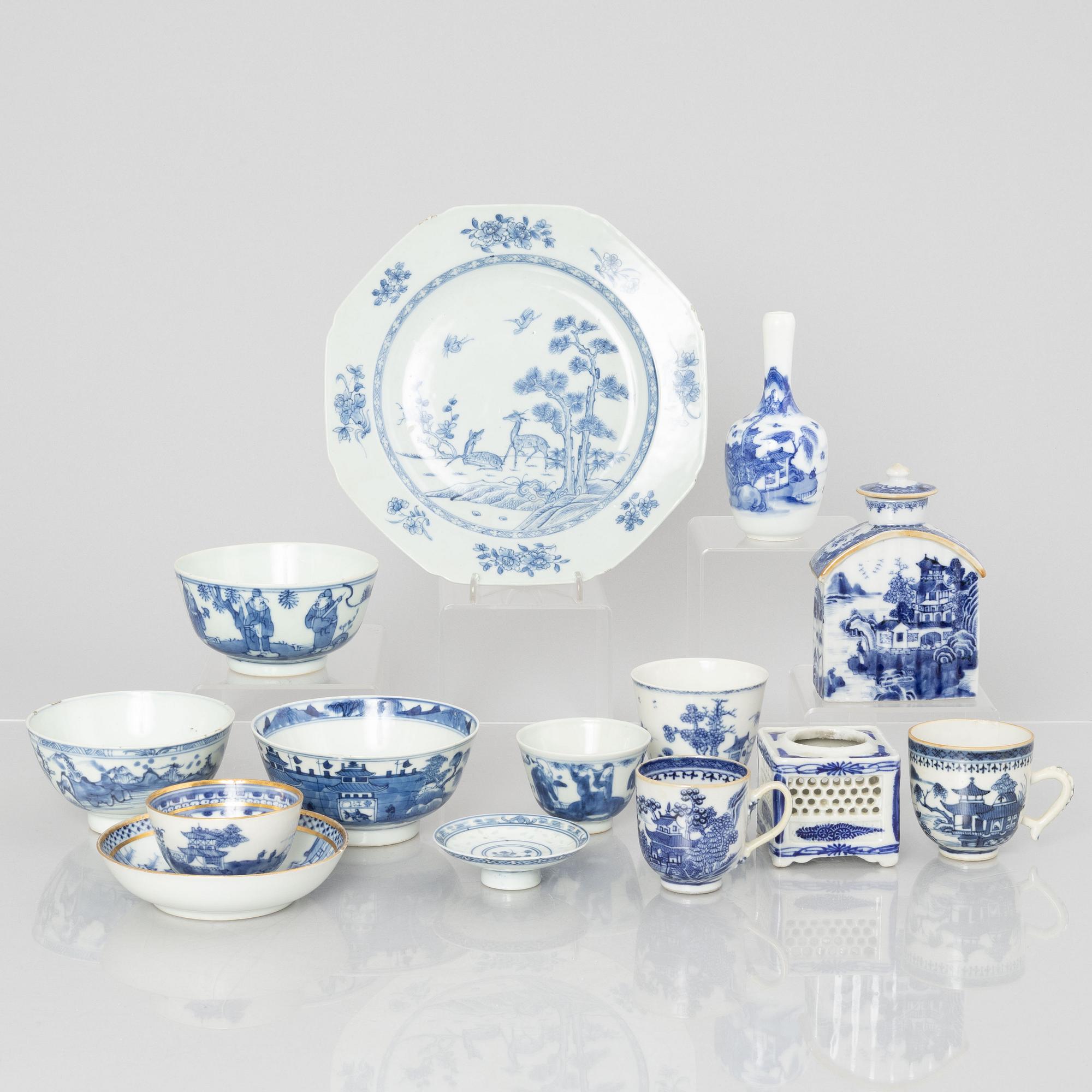 A set of 13 porcelain pieces, China, Qing dynasty, 18th century - early 20th century.