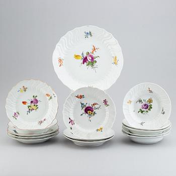 13 Meissen porcelain dishes, and a serving dish, punktzeit (1756-1773).