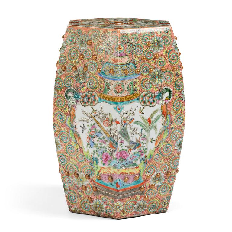 A Chinese Canton porcelain garden seat, around 1900.