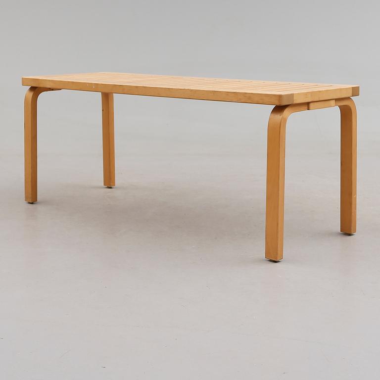 BÄNK, modell 153A, Alvar Aalto, Artek, 1900-talets andra hälft.