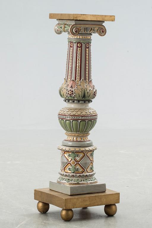 PIEDESTAL, flintgods, nyrenässans, 1900-talets början.