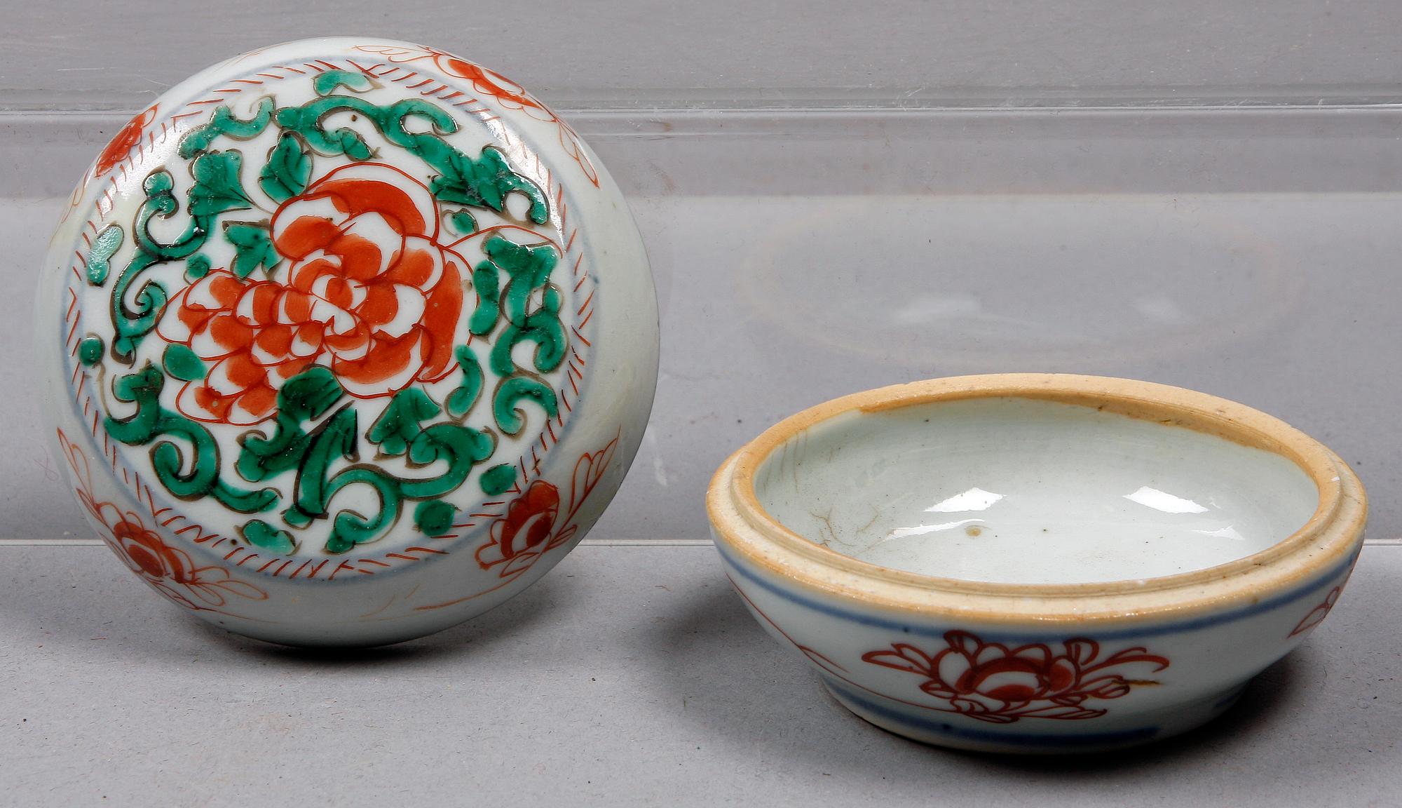 ASK MED LOCK, porslin, Kina, Kangxi, 1600/1700-tal.