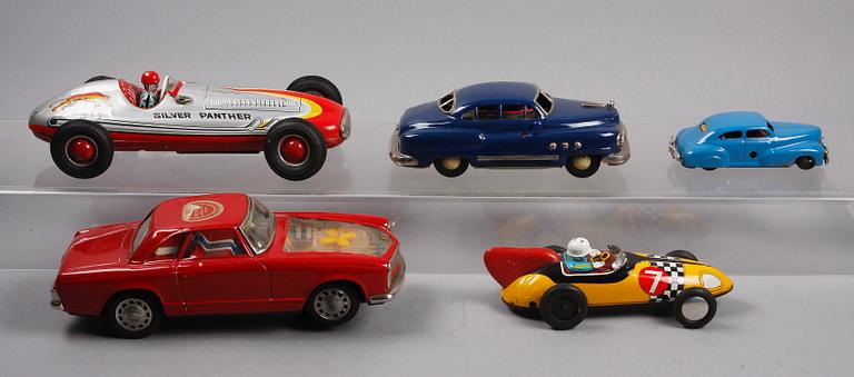 PLÅTBILAR, 5 st, 1900-talets andra hälft.