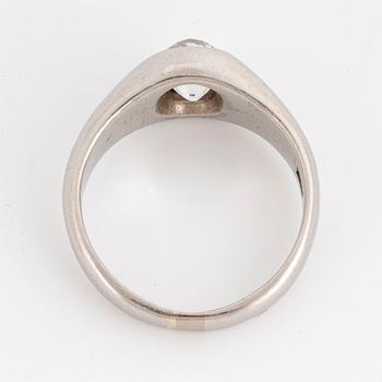 Old-cut diamond lord ring.