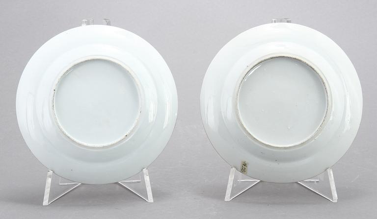 TALLRIKAR, 4 st, Kanton, Kina samt SKÅLFAT, 2 st, Japan, 1800/1900-tal.