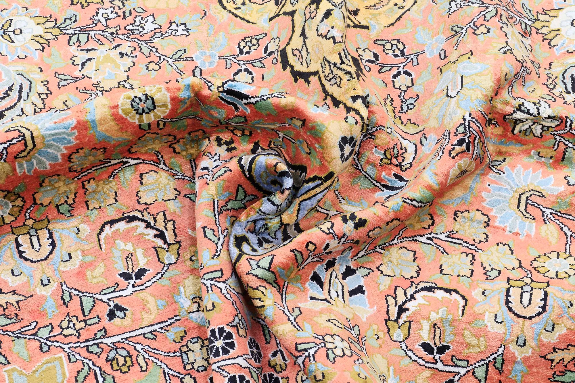 A CARPET Silk Kashmir , 339 x 244 cm.