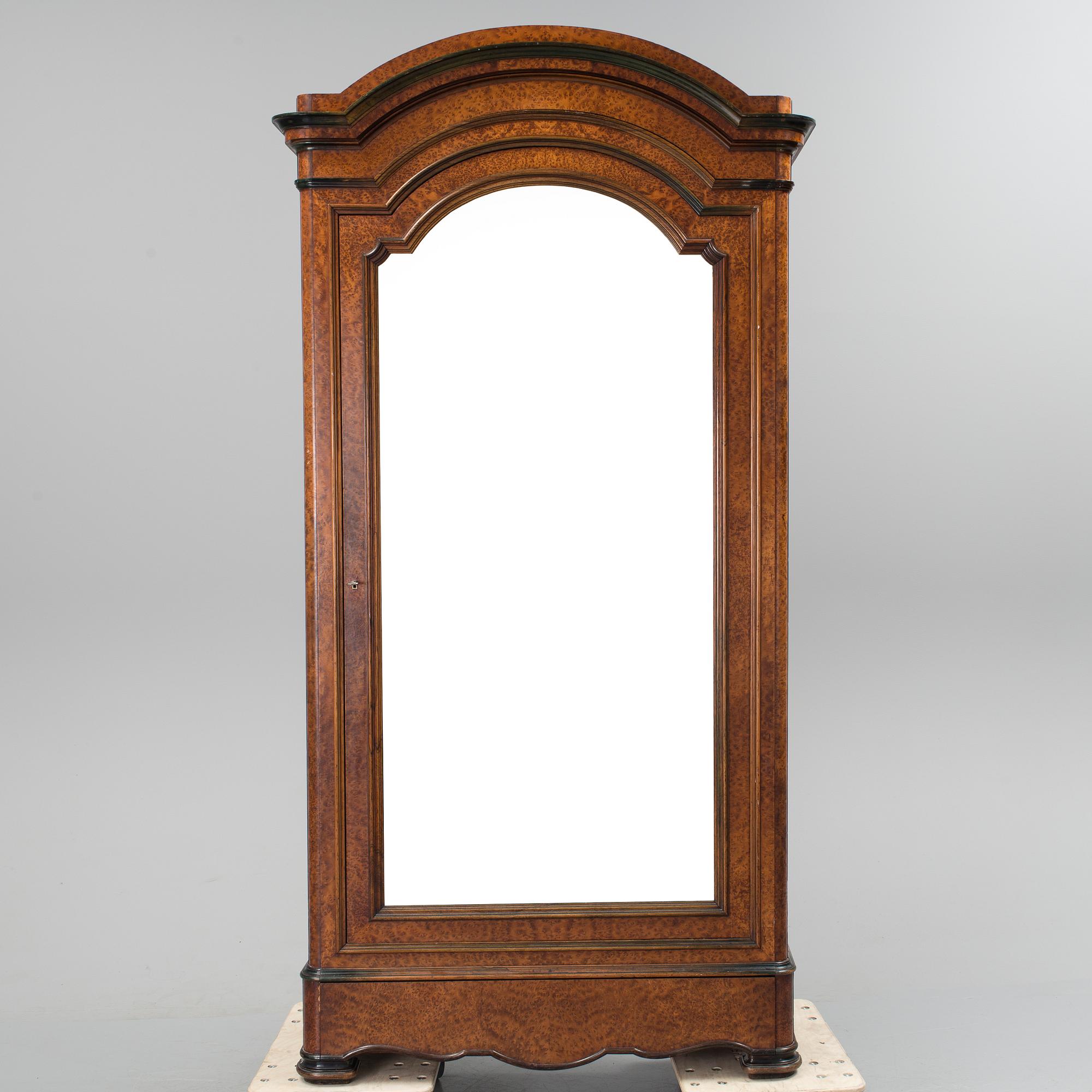 SKÅP, med fasettslipat spegelglas, rotfanér, 1800-talets slut.
