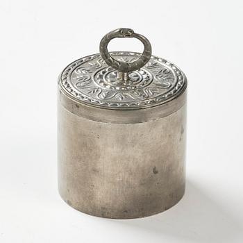 Firma Svenskt Tenn, a lidded pewter box model "A 742", Stockholm, 1929.