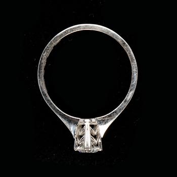 RING, 18k vitguld med briljantslipad diamant ca 0,42ct enl gravyr. Vikt 3g.