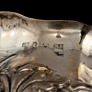 SOPPSLEV samt GRÄDDKANNA, silver, Sverige, 1800-talets första hälft. Vikt 430 g.