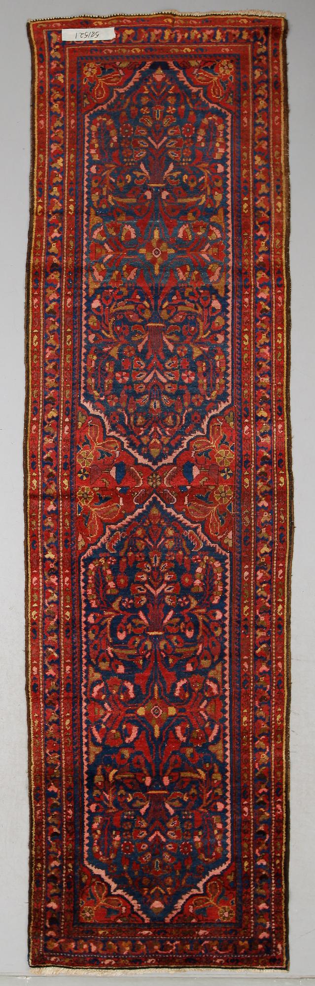 MATTA, semiantik. Ca 395 x 108 cm.