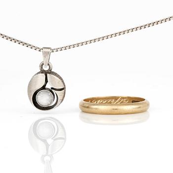 HÄNGE samt RING, silver och 14 k guld, hänge av Karl Laine, Finland. Vikt ca 7 resp 4 g.