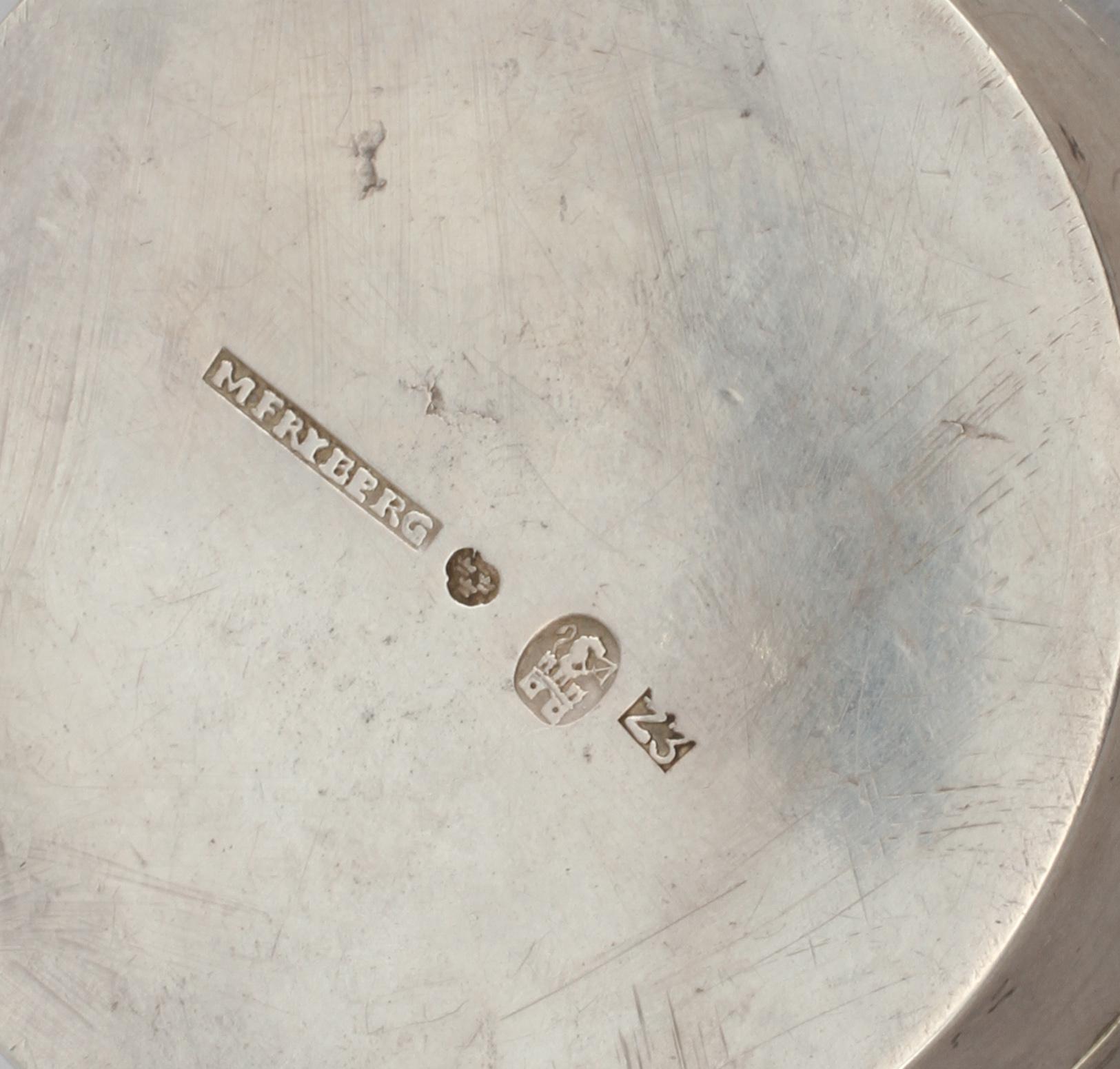 DOSOR, 2 st, silver, Sverige, 1784 respektive 1830, vikt 115 gram.