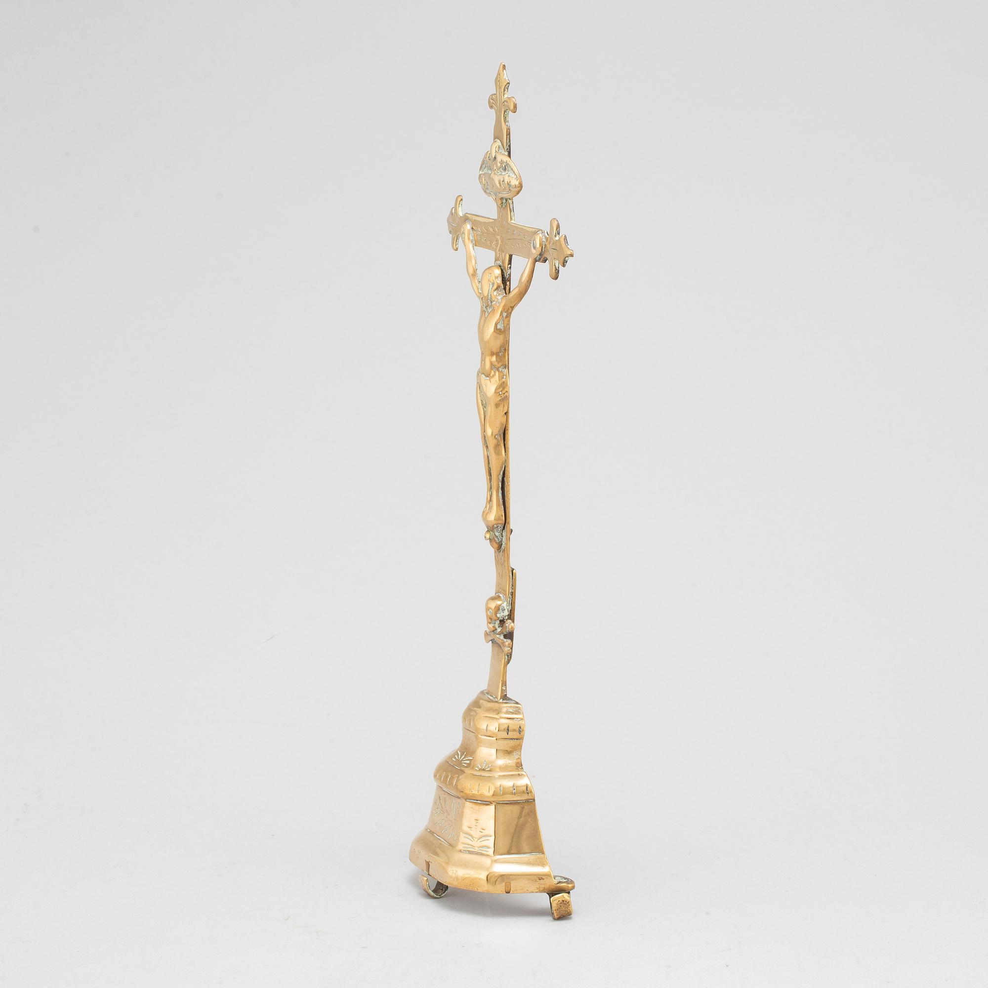 An 18th century bronze crucifix.