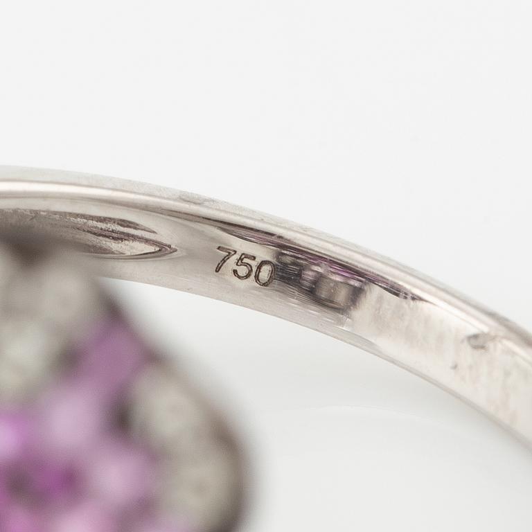 Ring i form av blomma, 18K vitguld med rosa safirer och briljantslipade diamanter.