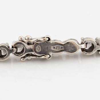 Tennis bracelet, 18K white gold and brilliant-cut diamonds.