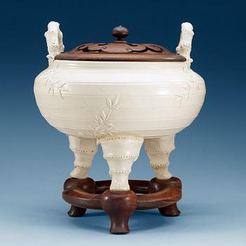1436. A large white glazed ceramic tripod censer, Qing dynasty, 19th Century, with Chenghua six character mark.
