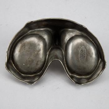 Four Art Nouveau pewter items, Kayserzinn, Germany, early 20th Century.