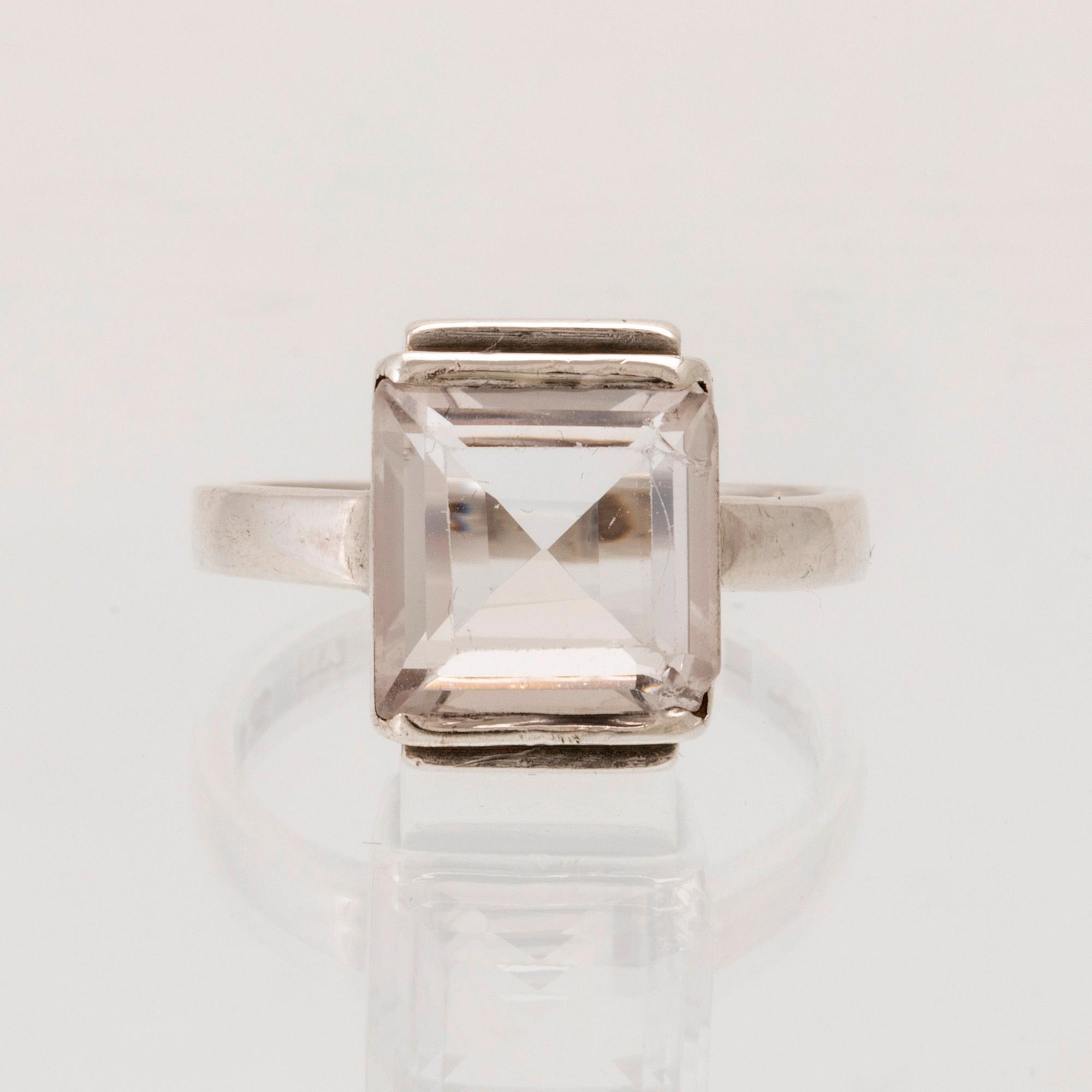 Wiwen Nilsson, ring silver med carréslipad bergkristall, Lund 1942.