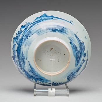 A large blue and white bowl, Qing dynasty, 18th Century.