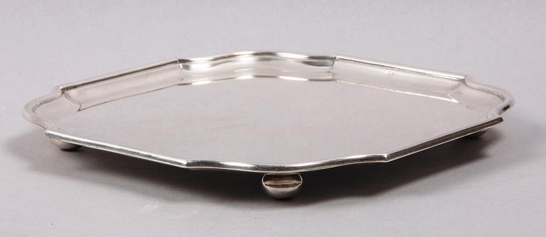 SALVER, silver, Mappin & Webb, London, 1919.