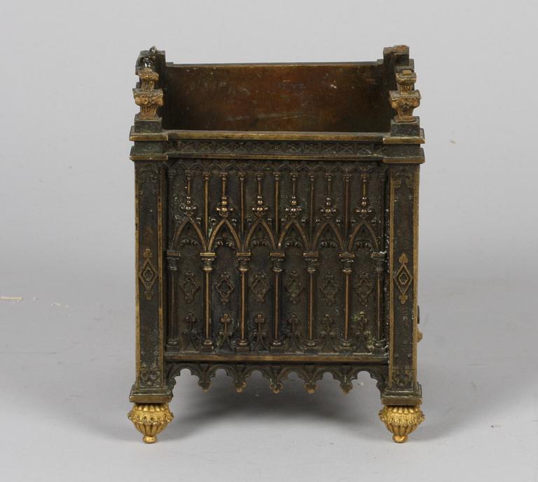 KRUKA, mässing, nygotik, 1800-talets mitt.