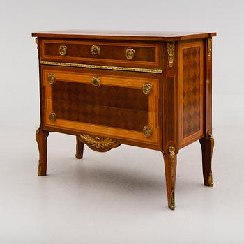BYRÅ, gustaviansk stil, 1900-talets första hälft.