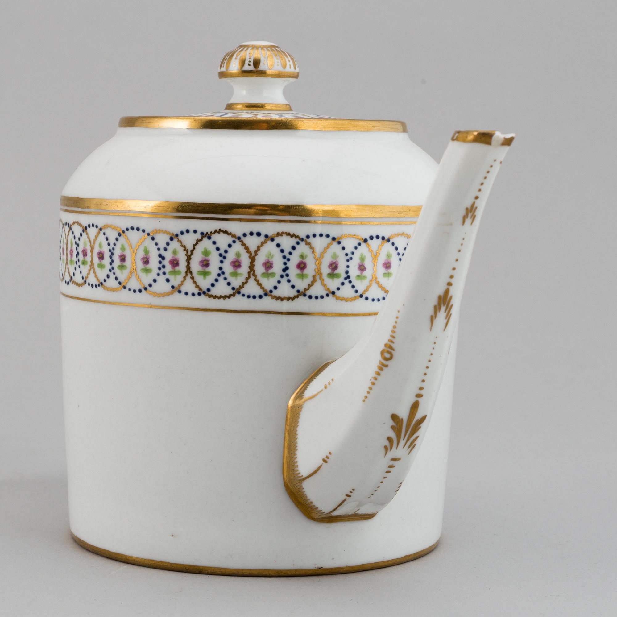 A tete a tete service, Empire, 19th Century. (5 pieces).