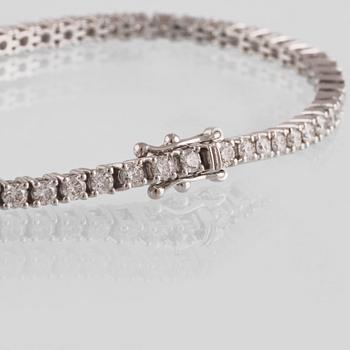 ARMBAND, 18K vitguld med briljantslipade diamanter ca 3.10 ct. Vikt 9,4 gram.
