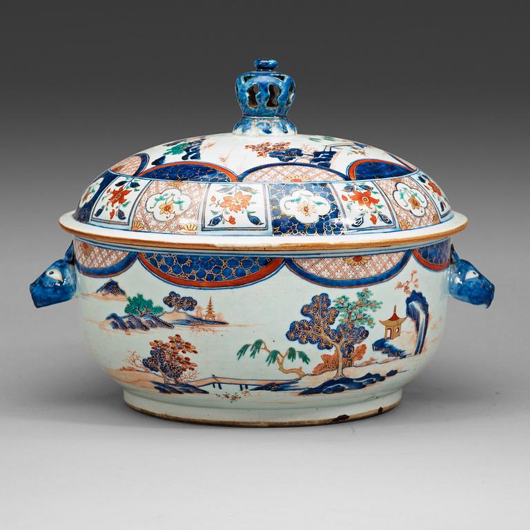 TERRIN med LOCK, porslin. Qingdynastin, Qianlong (1736-95).