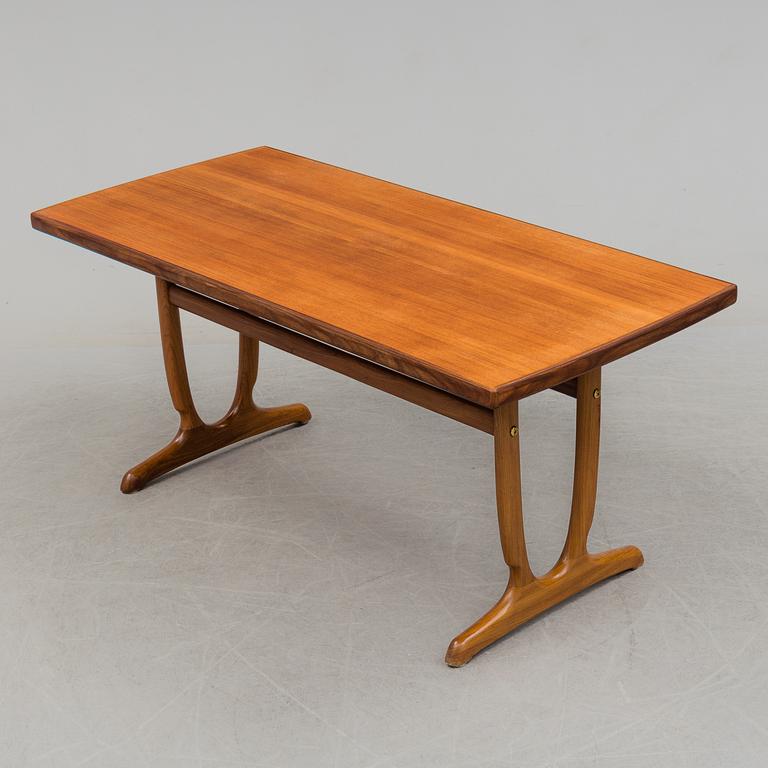 A mid 20th century coffee table.