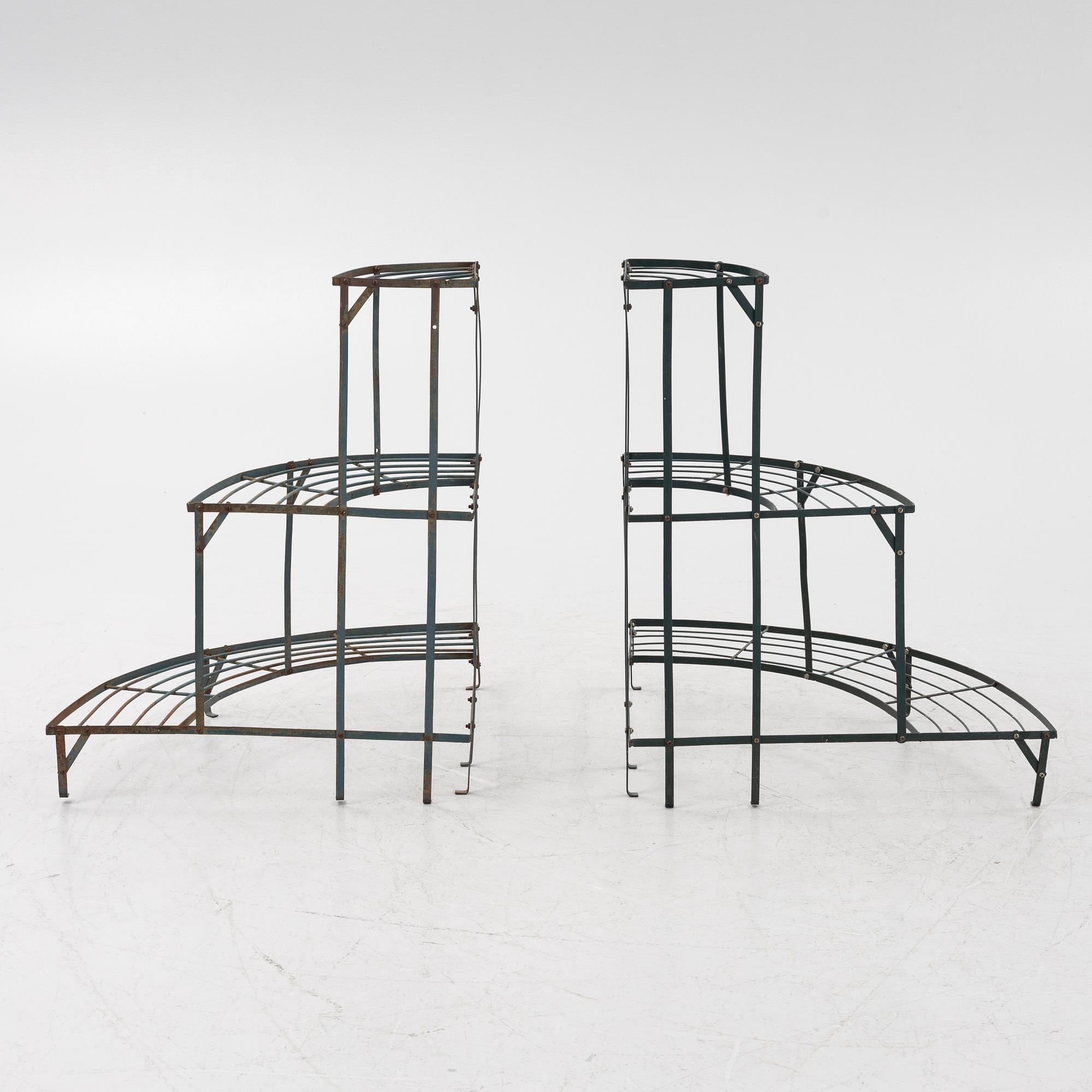 Blomstertrappor, 2 st, omkring 1900-talets mitt.