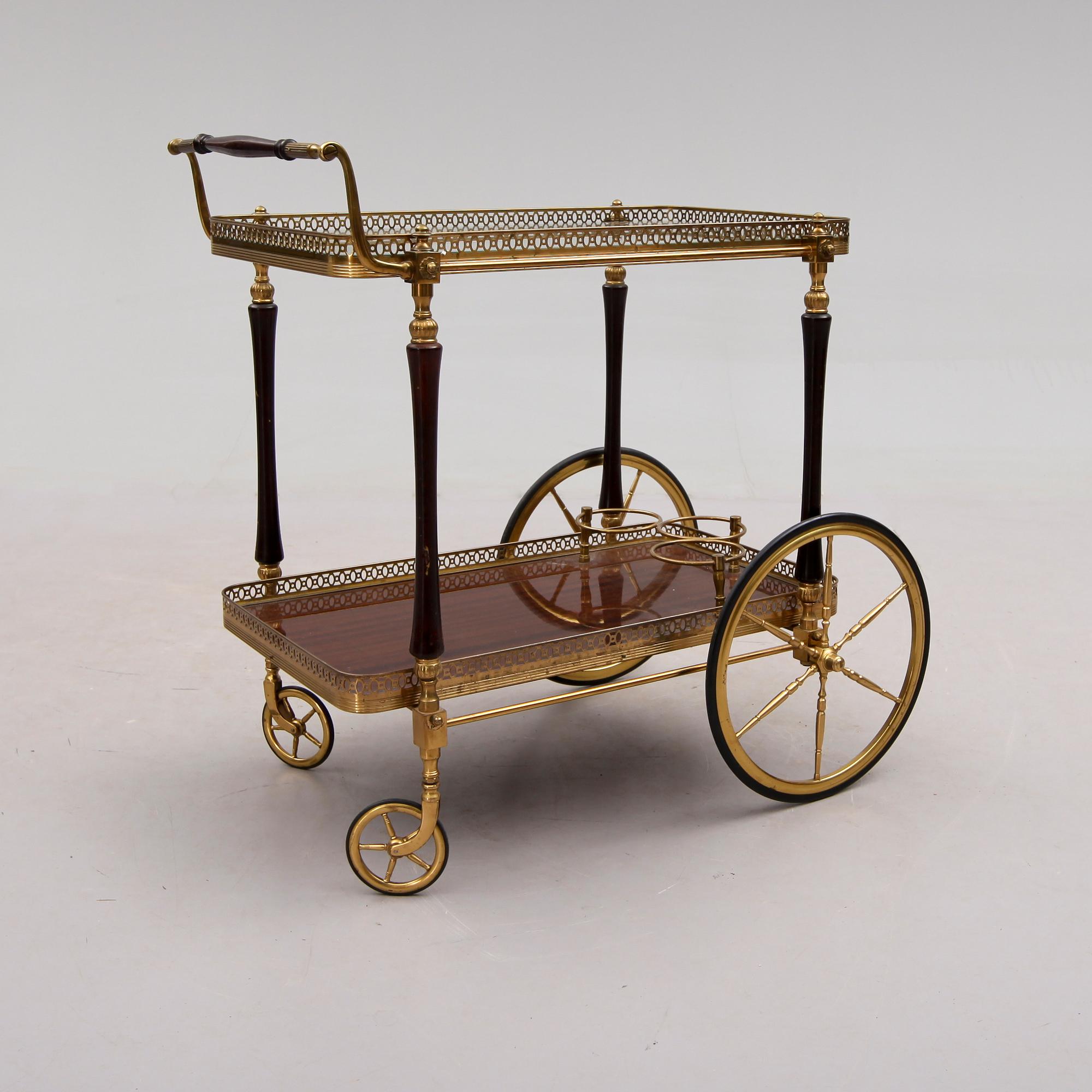 SERVERINGSVAGN, 1900-talets mitt.