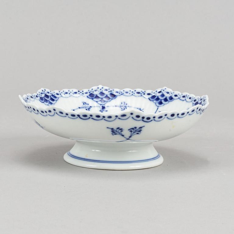 Royal Copenhagen, eight 'Musselmalet' footed dishes, Denmark.