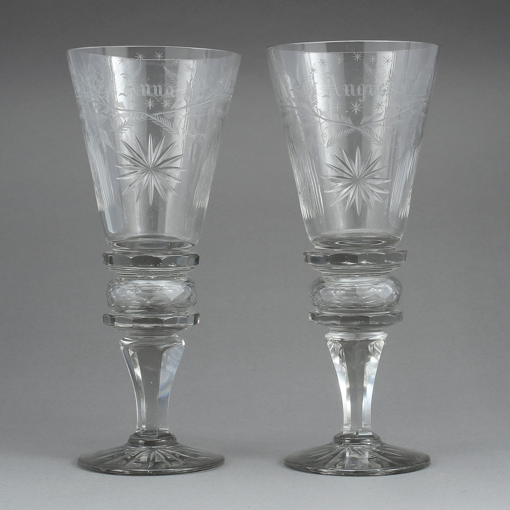 POKALER, ett par, slipat glas, tidigt 1900-tal, troligen Sverige.