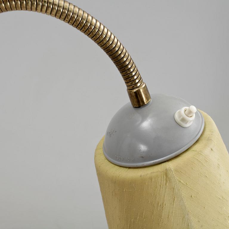 GOLVLAMPA, omkring 1900-talets mitt.