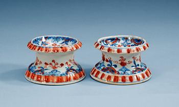 1520. A pair of imari salts, Qing dynasty, Kangxi (1662-1722).