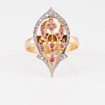 RING, 20K guld, med fasettslipade rubiner och diamanter, W.L. Göteborg, 1869. Vikt 4,9 gram.
