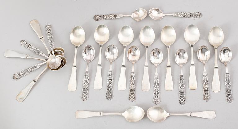 KAFFESKEDAR, 12+12 st, silver, bla "Florentina", CH Hallberg 1958. Total vikt 296 g.