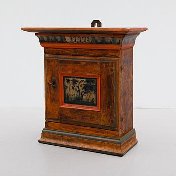 HÄNGSKÅP, allmoge, daterat 1777.