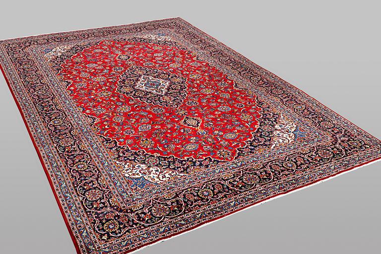 A carpet, Kashan, ca 360 x 247 cm.