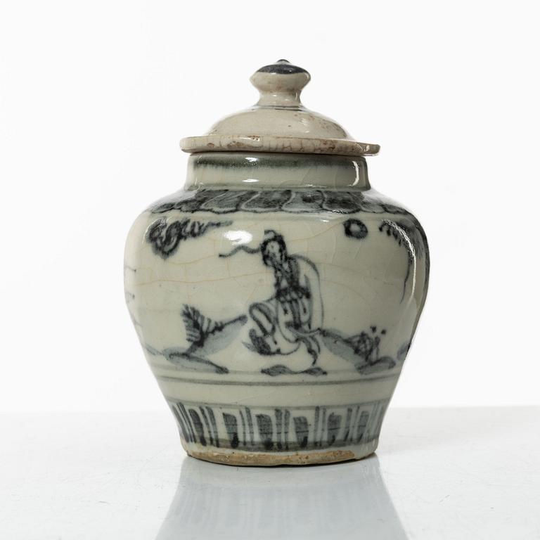 A Chinese blue and white porcelain jar with cover, Ming dynasty (1368-1644).
