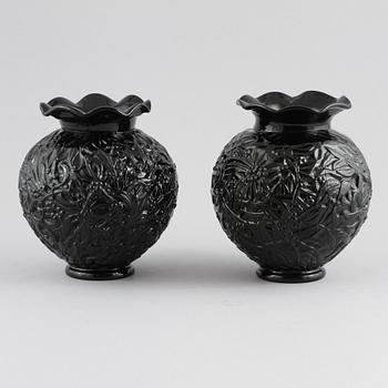 VASER, 2 st, glas, "modell Lalique", Elme, omkring 1900-talets mitt.