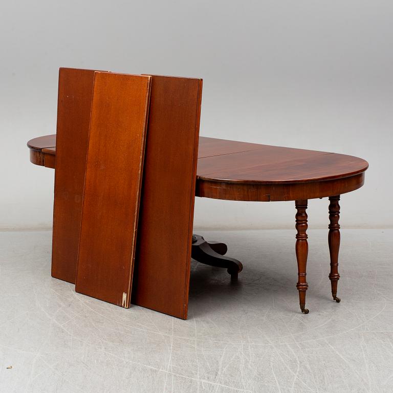 A late Empire Dinner table, 19th century.